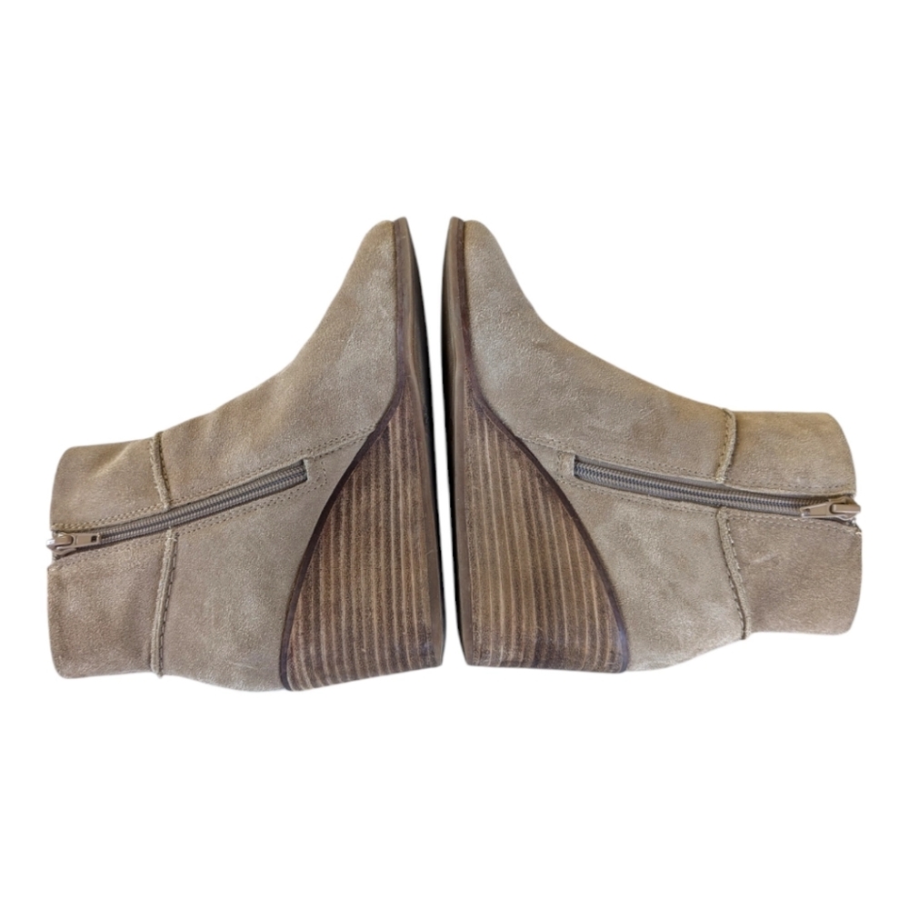 Lucky Brand Zollini, Split Suede, Wedge-Heel Ankle Boot in Dune 7.5zM
